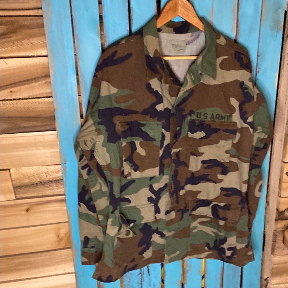 Y2K U.S. Army Woodland Camouflage Jacket with Patch size large (chest 41-45)